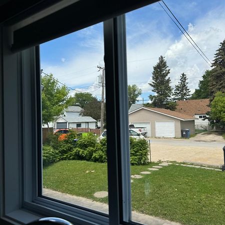 Вилла Walking Distance To St Boniface, Easy Parking Виннипег Экстерьер фото