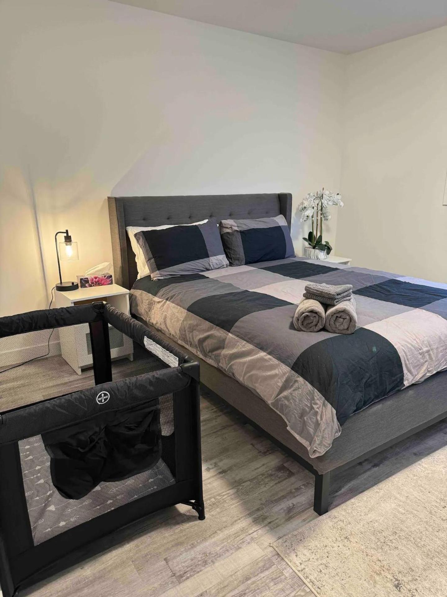Вилла Walking Distance To St Boniface, Easy Parking Виннипег Экстерьер фото